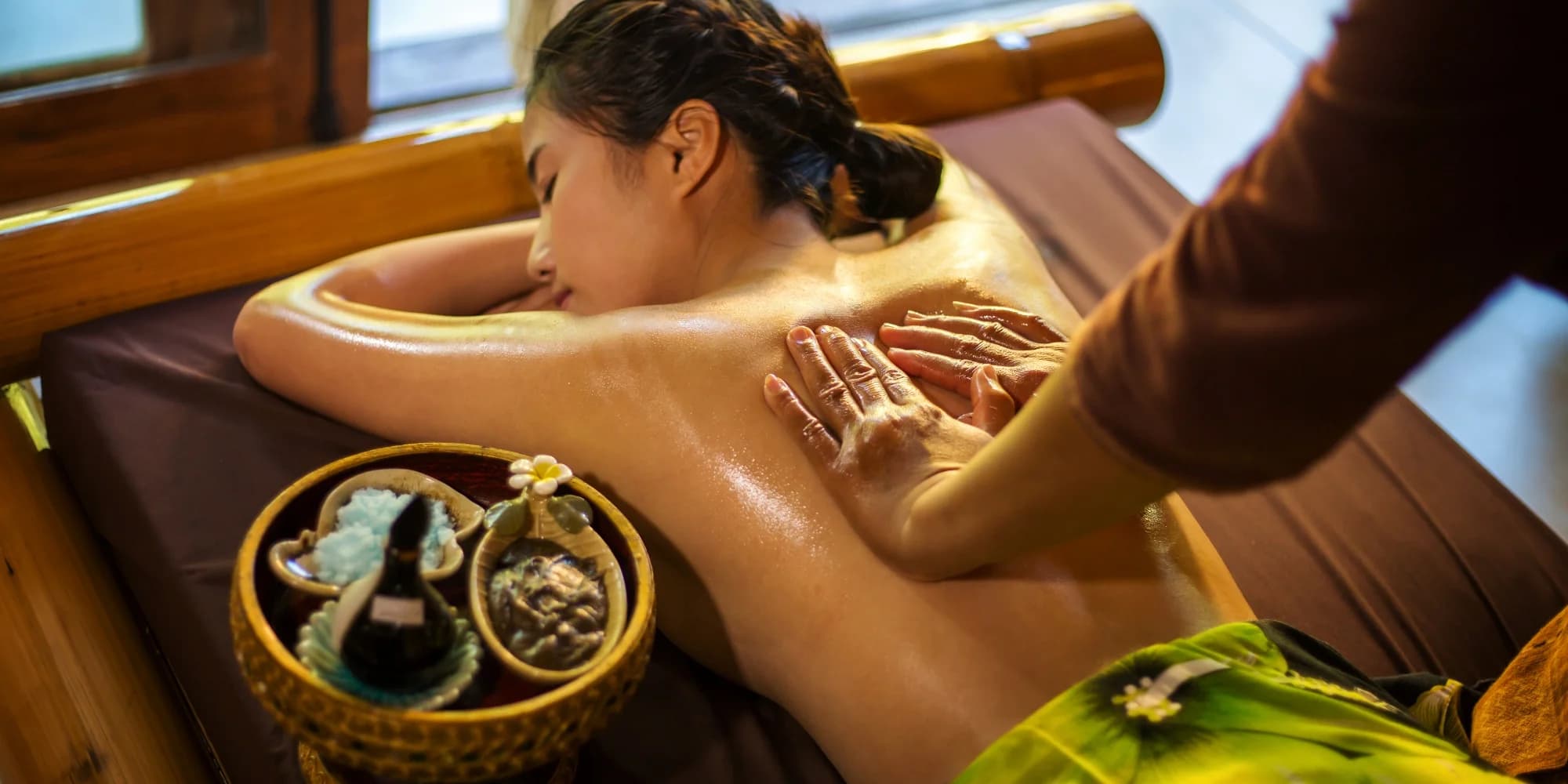 60 či 120 min. odpočinku: thajská, olejová, čtyřruční i romantická párová masáž