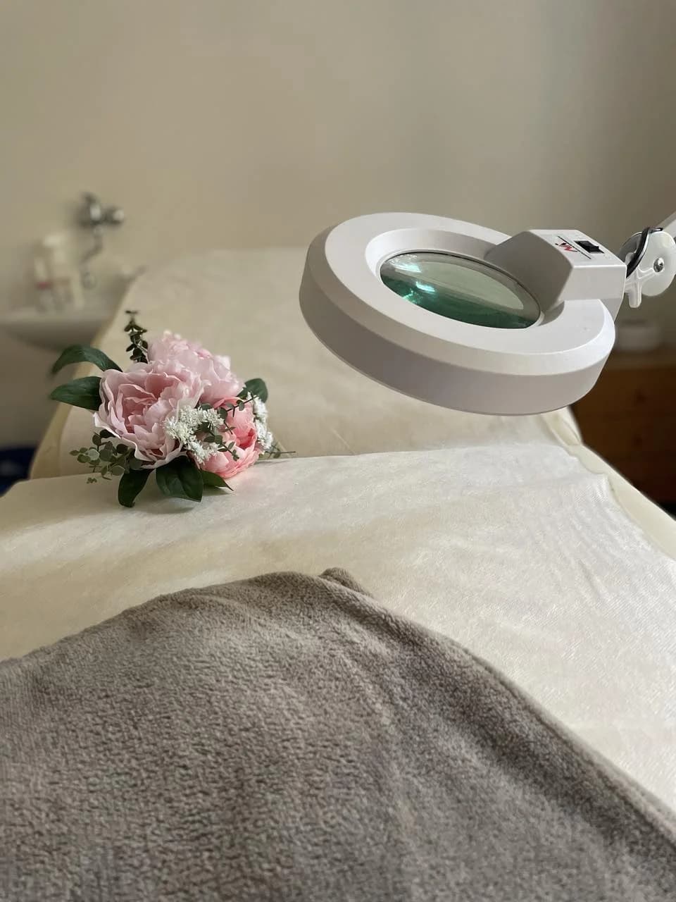 Kompletní kosmetické ošetření vč. masáže obličeje a dekoltu