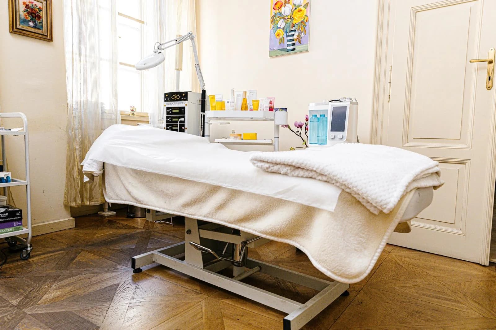 Pleť jako znovuzrozená: mikrodermabraze, radiofrekvence, maska i masáž obličeje