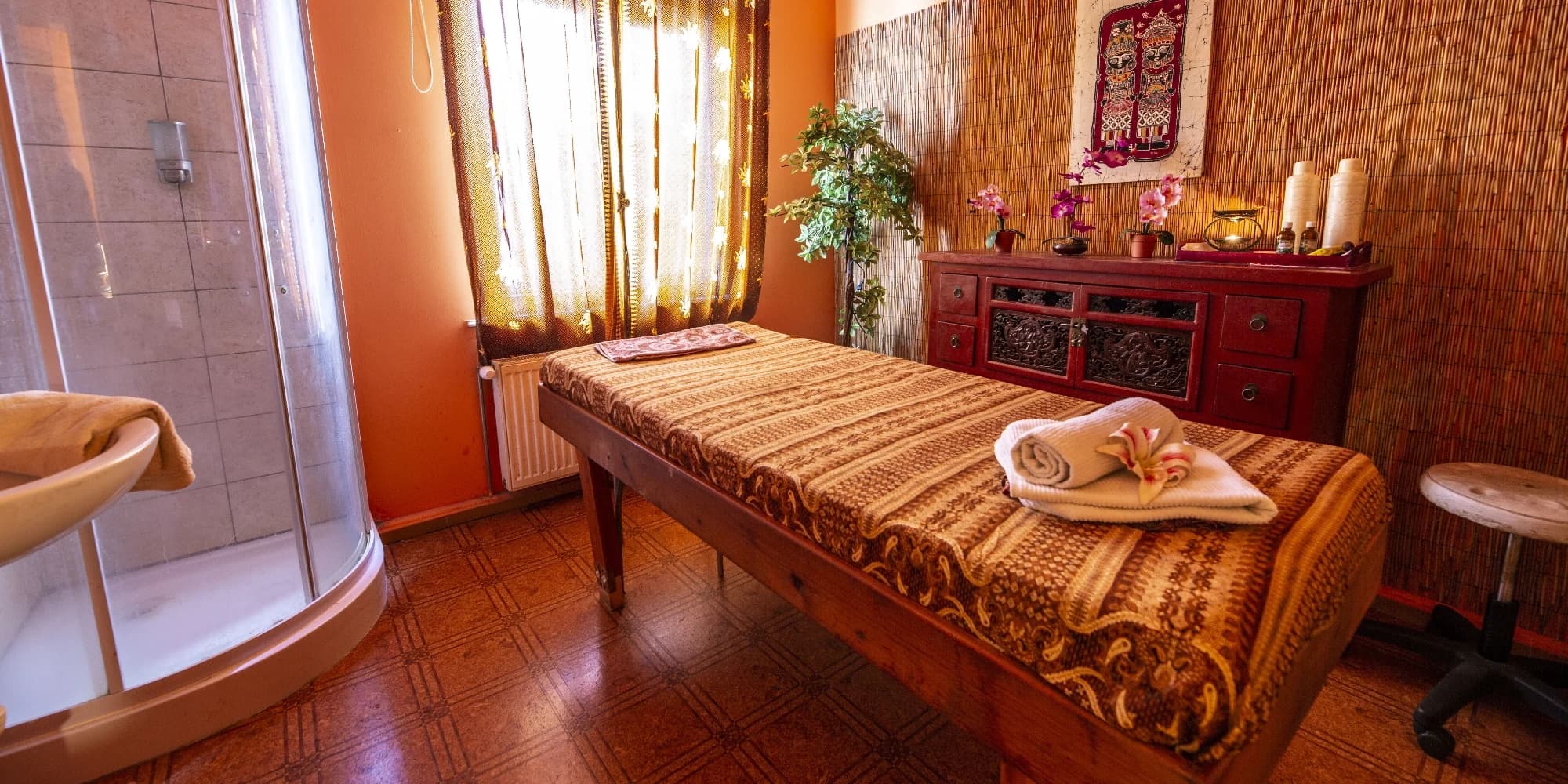 Thajská celotělová masáž proti stresu, bambusová či olejová: 30-90 minut relaxu